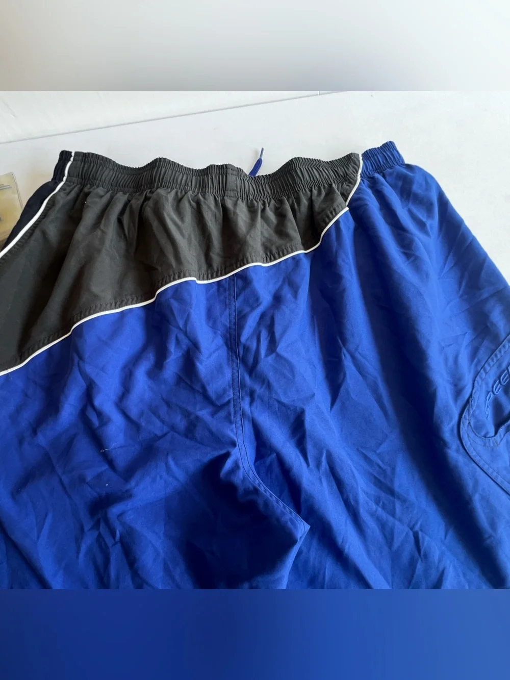 SPEEDO MEN’S TRUNKS SIZE XL ROYAL BLUE/BLACK COLORBLOCK DESIGN WATERPROOF POCKET
